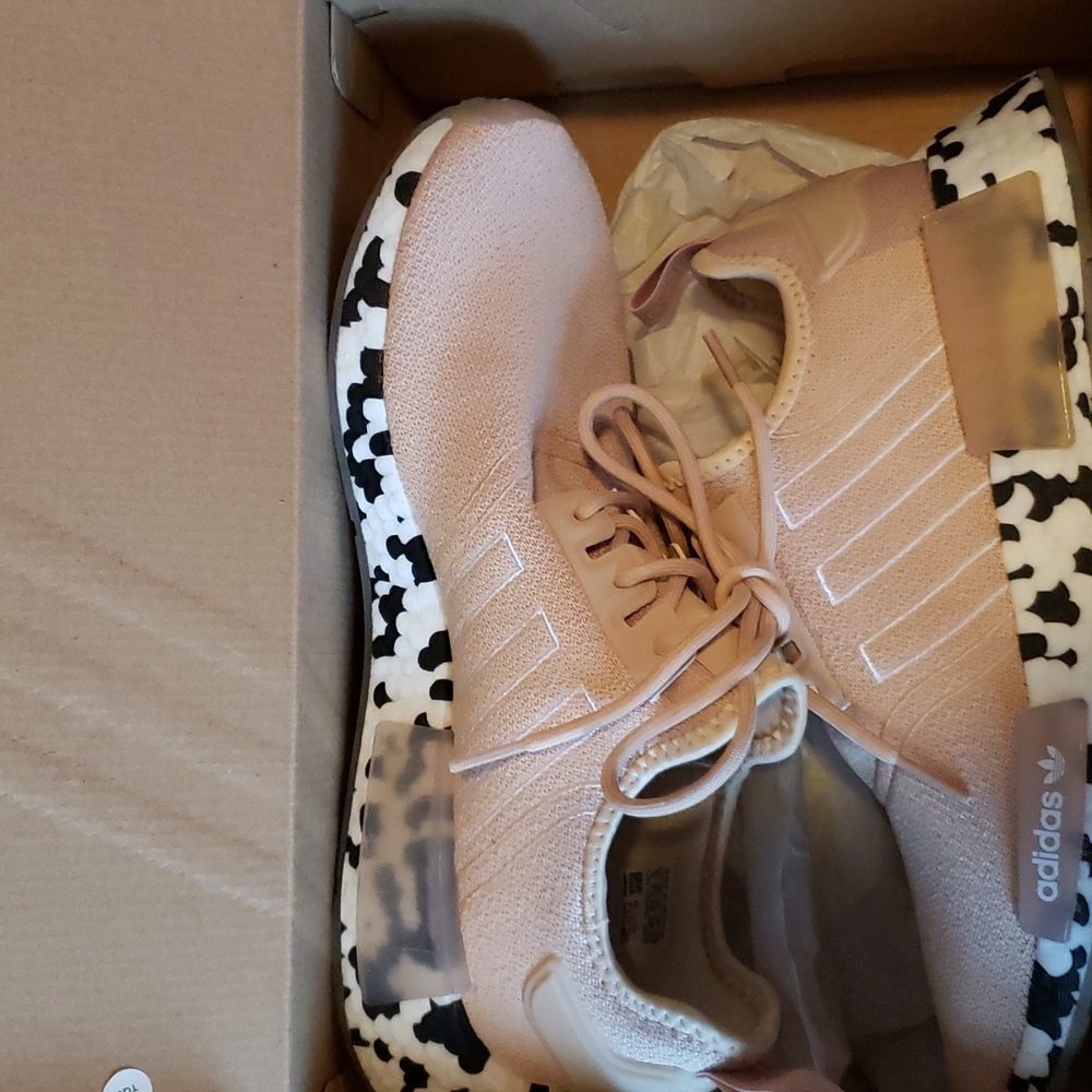 Woman addias shoes peach size 9